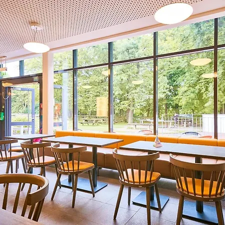 Jugendherberge Detmold Хостел *